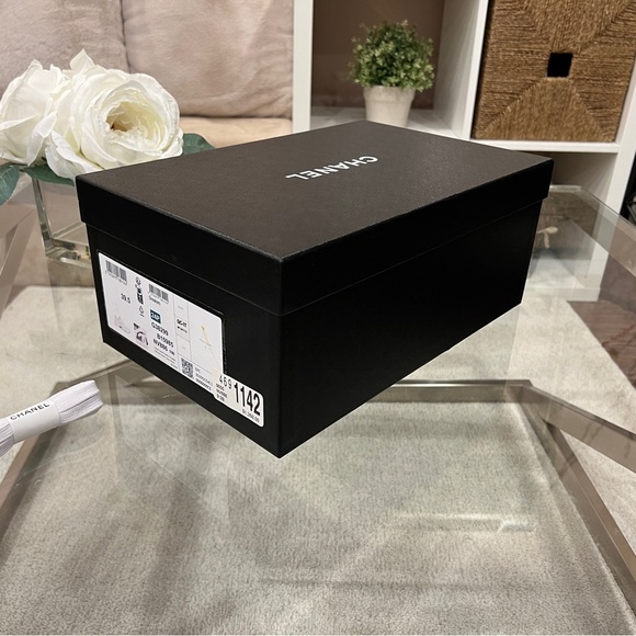 Chanel Shoe Box and Shoelaces - Picture 5 of 12